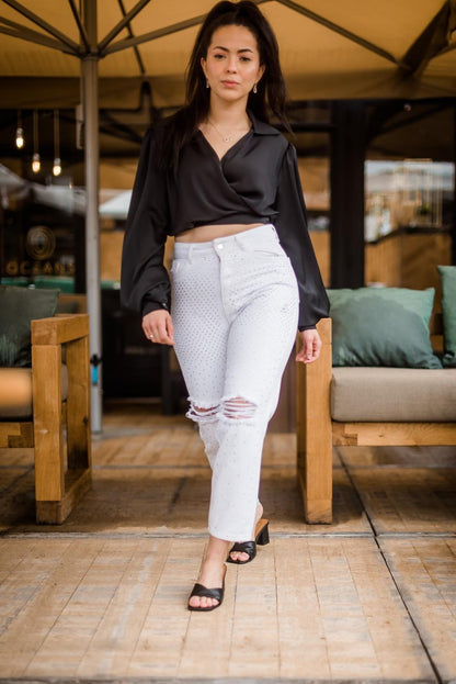 B-Fly Blouse Zwart gecombineerd met een stijlvolle outfit.