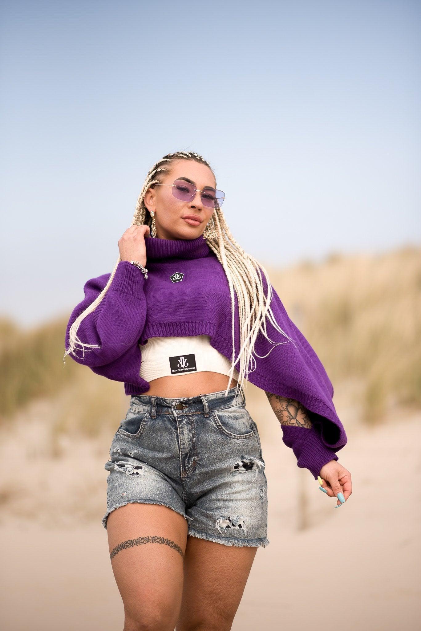 Beach Sweater gedragen door het model van JAIVIE.
