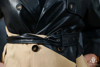 Close-up van de leren details van de Camel Peak Revers Jacket.