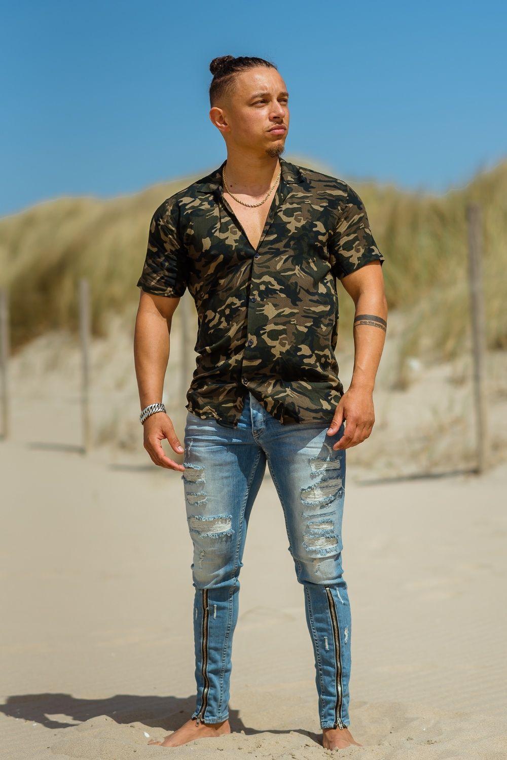 Camouflage overhemd voor heren van JAIVIE.
