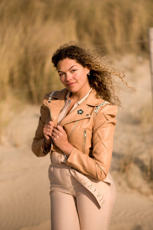 Camel cropped jacket voor dames van JAIVIE.