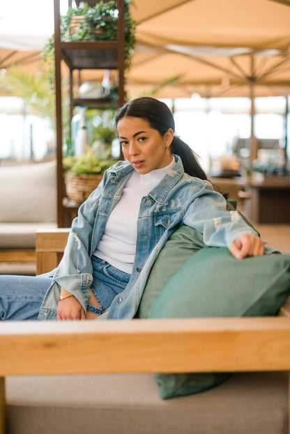 Zijaanzicht van de Chain Denim Jacket.
