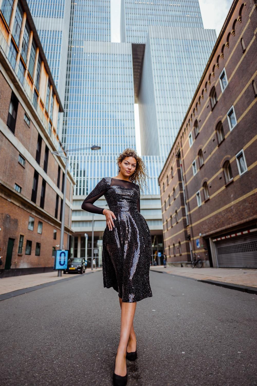 Dark Disco Dress van JAIVIE in zwarte uitvoering.