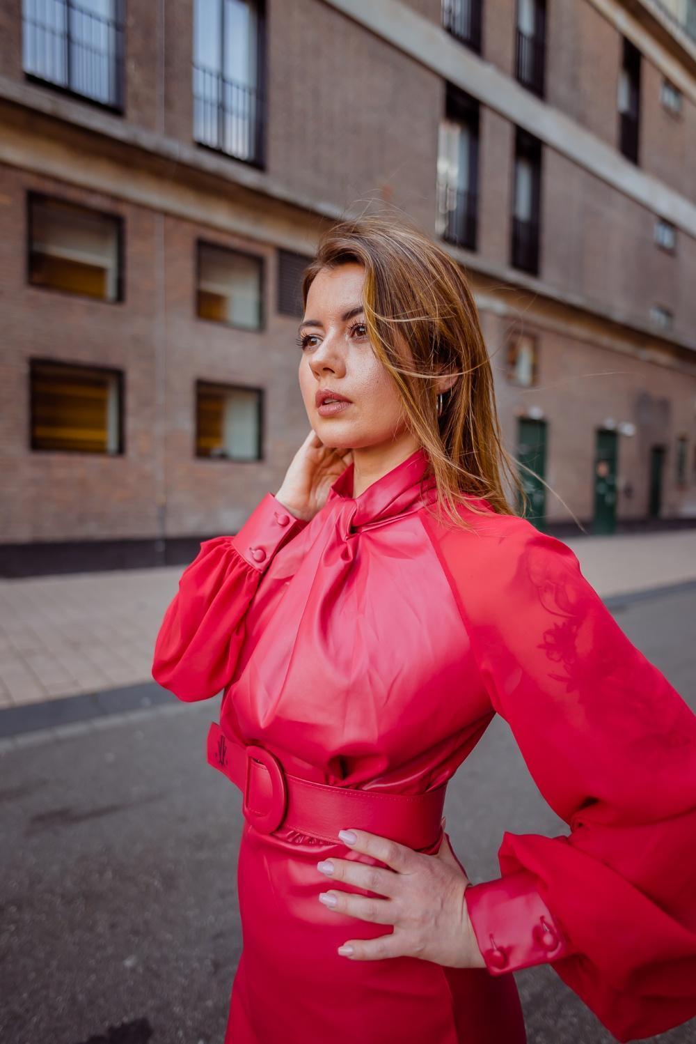Elegante rode dames jurk van JAIVIE.