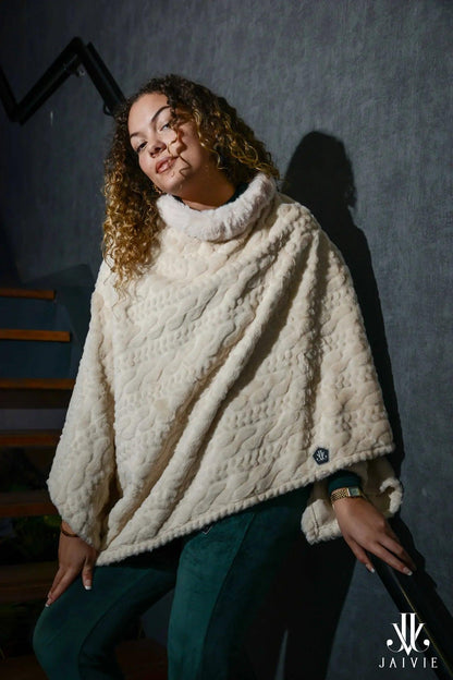 Luxe Poncho met Bontkraag van JAIVIE