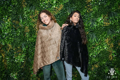 Luxe Poncho met Bontkraag van JAIVIE