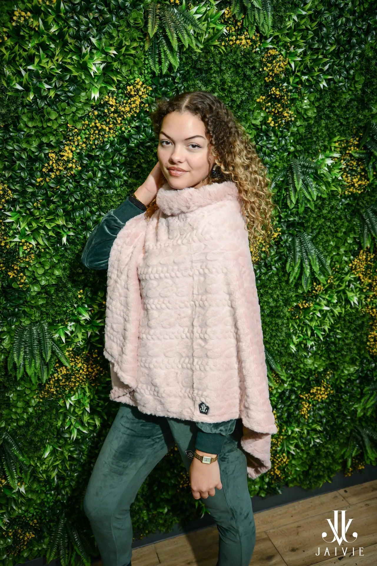 Luxe Poncho met Bontkraag van JAIVIE