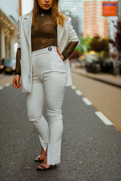 Snow White Flare Legging gestyled in een JAIVIE outfit