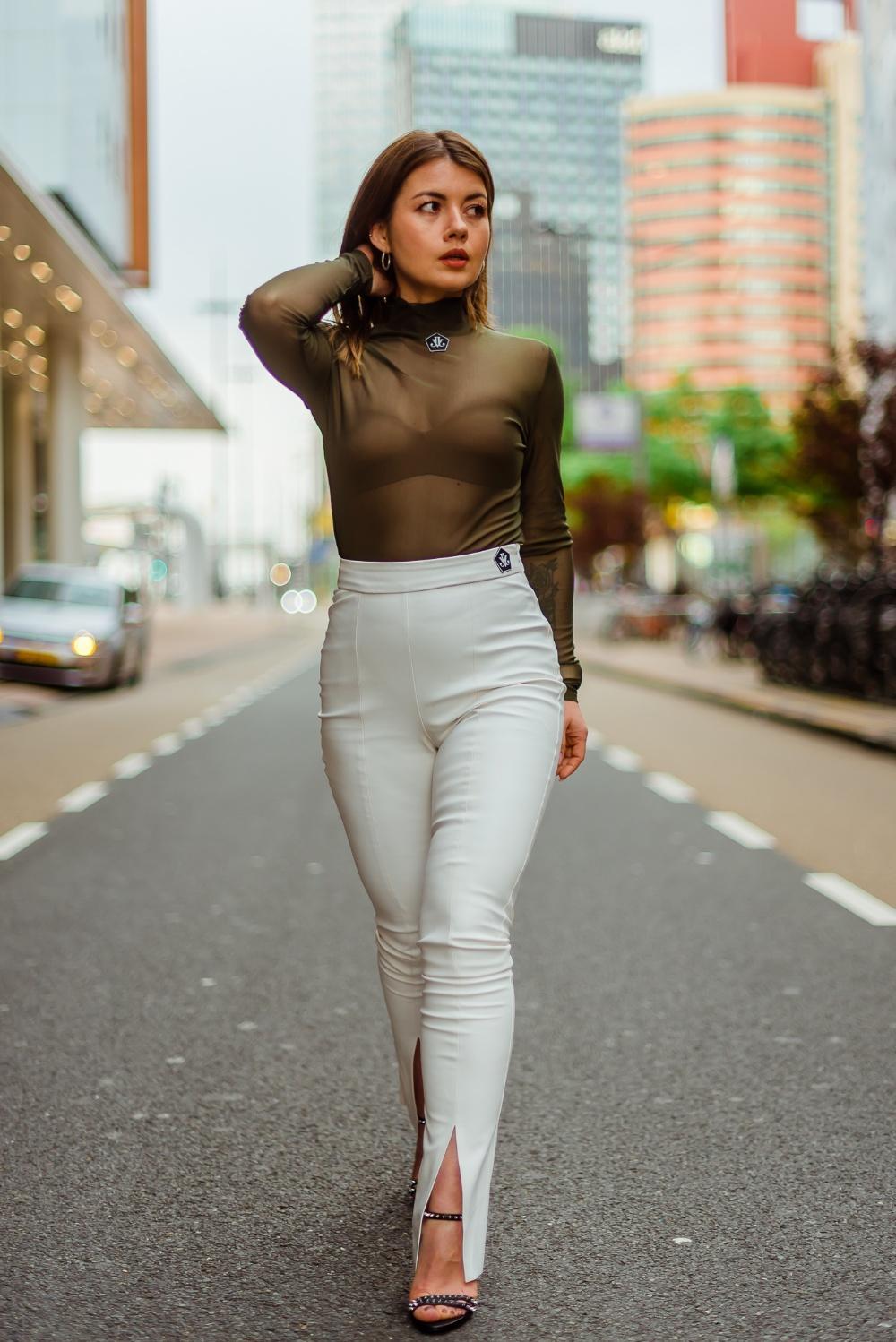 Detail van Snow White Flare Legging van JAIVIE