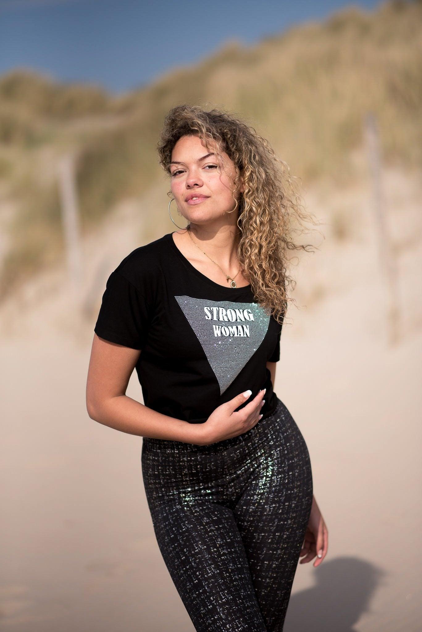 Strong Woman Crop Top van JAIVIE