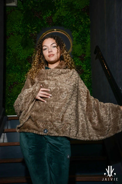 Luxe Poncho met Bontkraag van JAIVIE