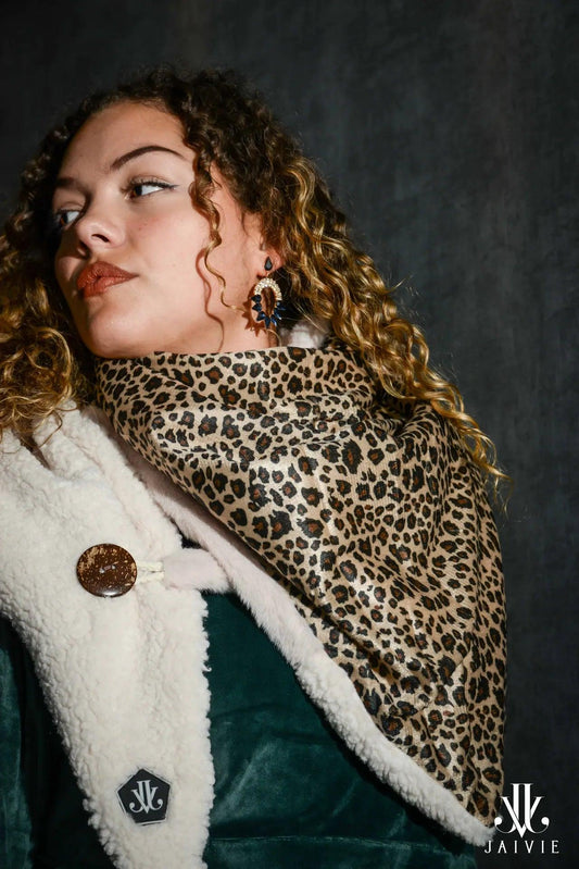 Trendy dames sjaal met dierenprint van JAIVIE.
