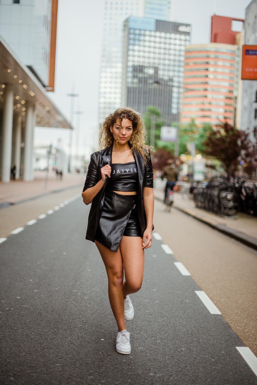 Leather Jacket zwarte dames jas met gedrapeerde mouwen - afbeelding 2