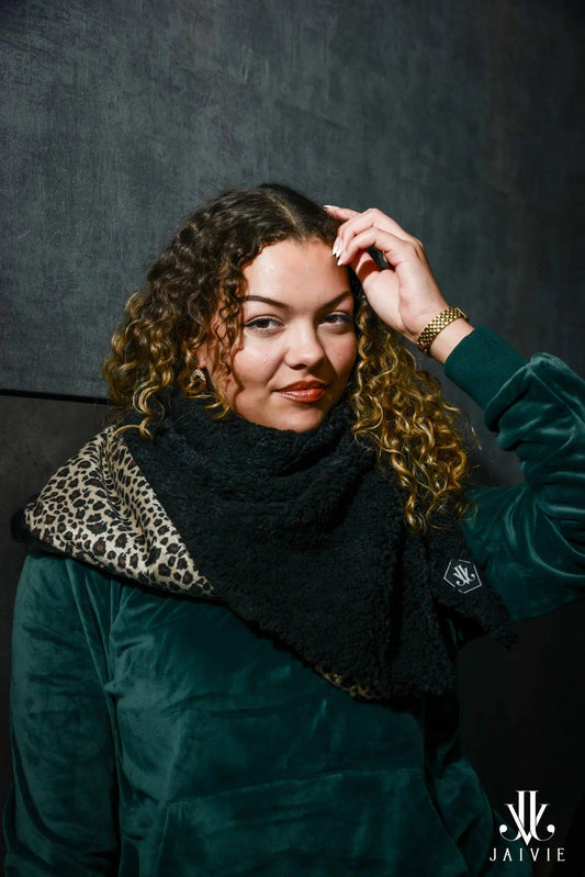 Zwarte panterprint sjaal voor dames van JAIVIE.